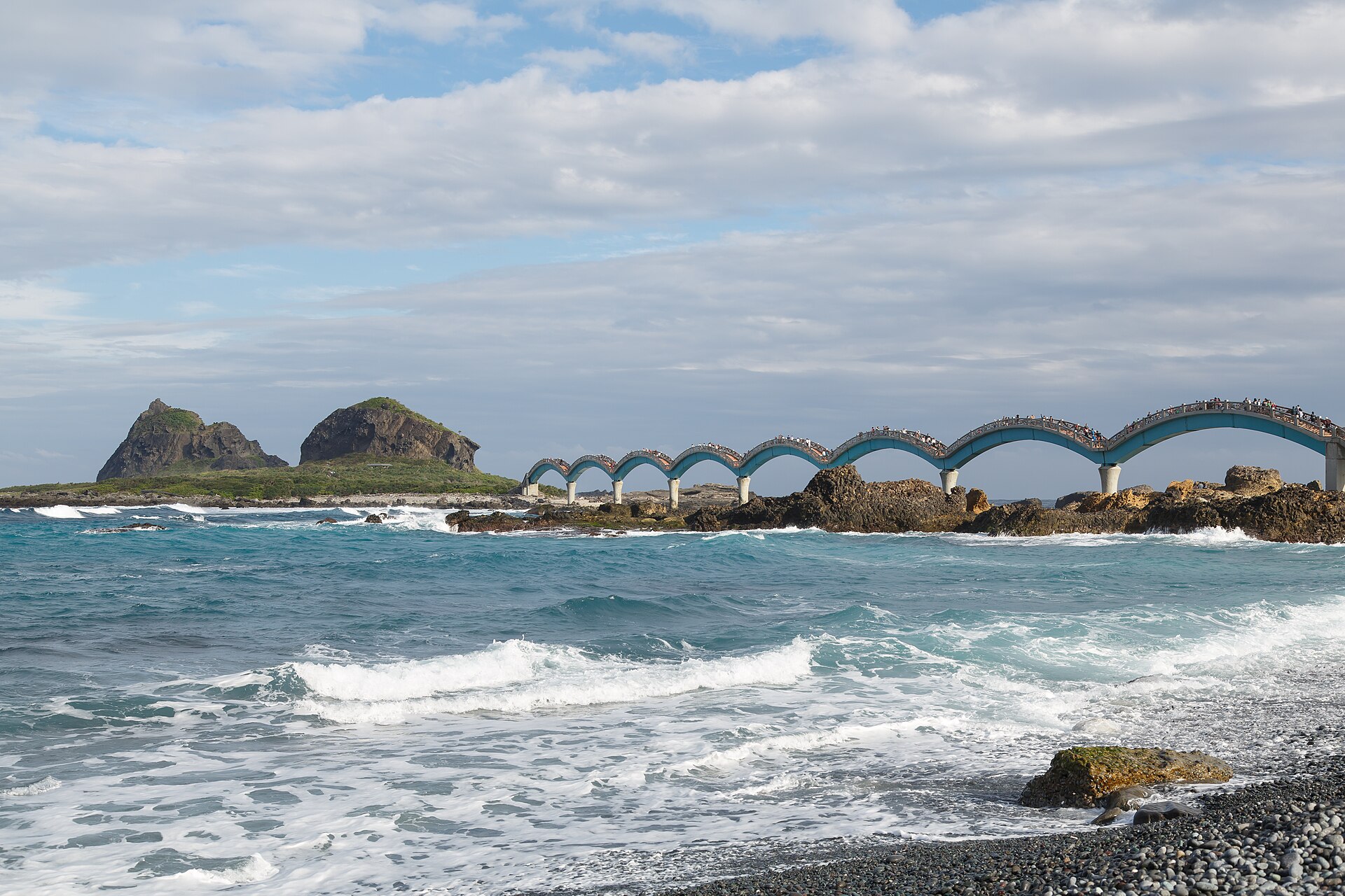 Sanxiantai’s eight-arch bridge over the Pacific in Taitung County